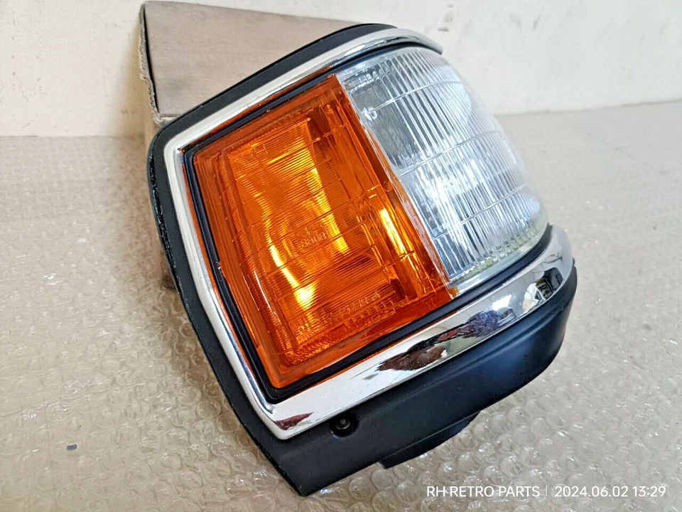 Toyota Cressida GX71 LX70 MX73 RX70 Parking & Clearance Lamp 81620-22170 - Image 2 of 4