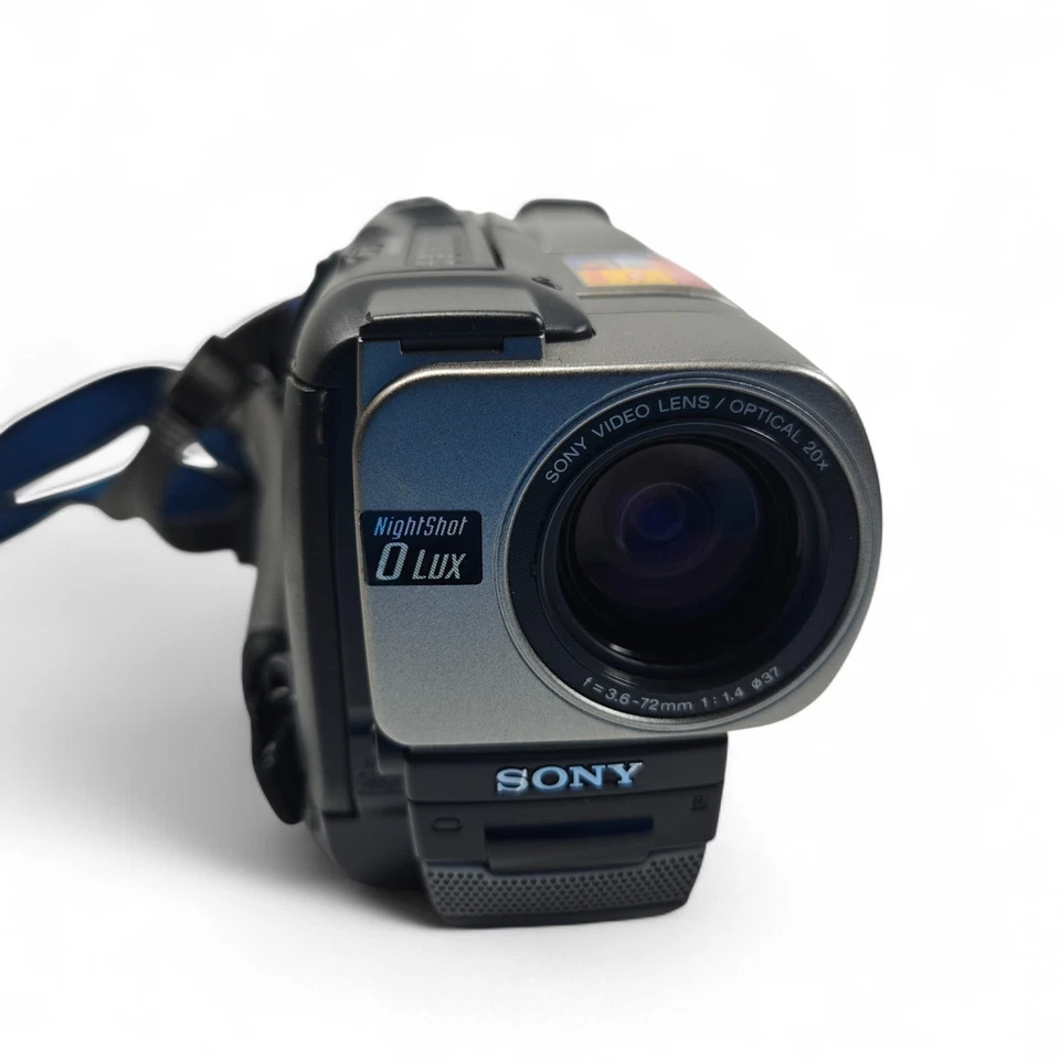 Sony Handycam CCD-TRV48E Video8 XR Camcorder Night Vision Camera, Charger, Bag - Image 3 of 4