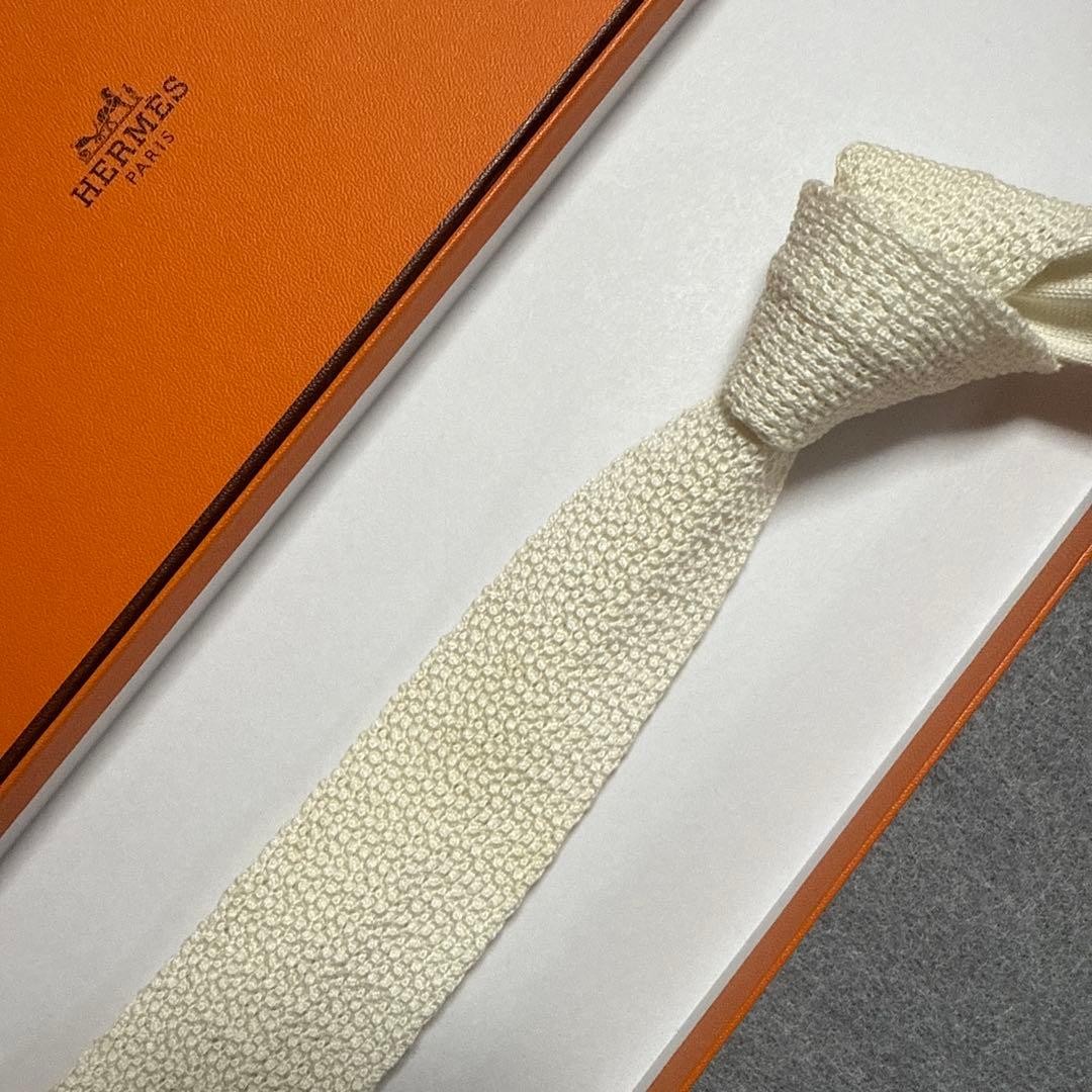 Excellent condition HERMES tie solid H pattern kn… - image 1
