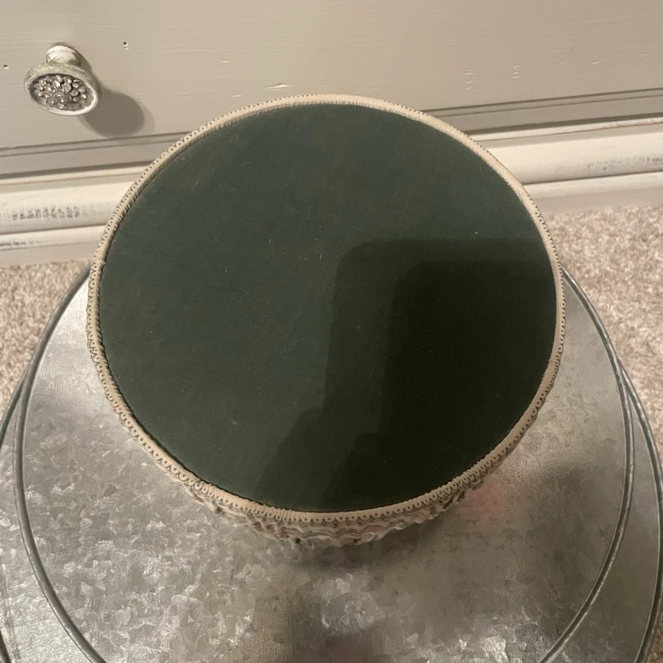 Small floral bandbox, covered in rose fabric, French Style - Image 2 of 4