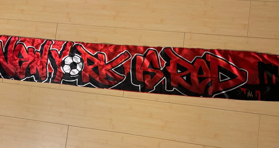 Bufanda de satén New York Red Bull New York is Red Heineken MLS rara estilo graffiti Foto 3 de 4