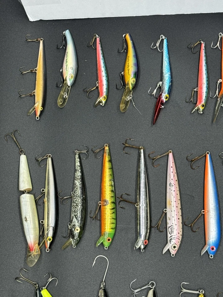 Lote de 40+ señuelos de pesca vintage Crankbaits Jerkbaits Rapala Rebel Storm Mystic Foto 4 de 4