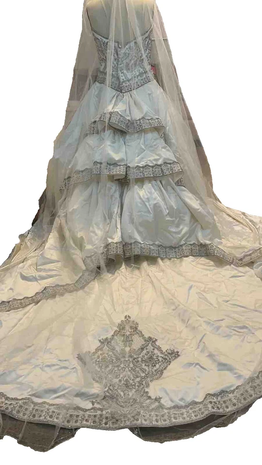 Never worn Kenneth Pool ball gown - Image 4 of 4