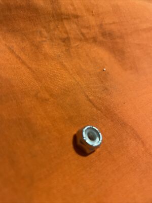 1 NOS OEM Harley Davidson 10-24 x 3/8