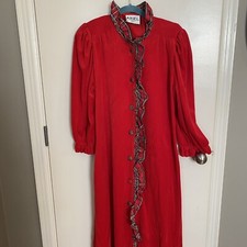 Beautiful Vintage Ariel Red Robe Size Large