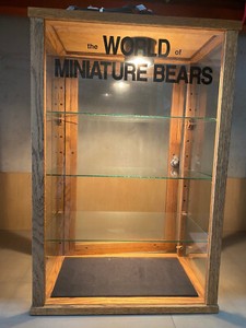 World of Miniature Bears    By Theresa Yang Display Case Set #9998 Last one