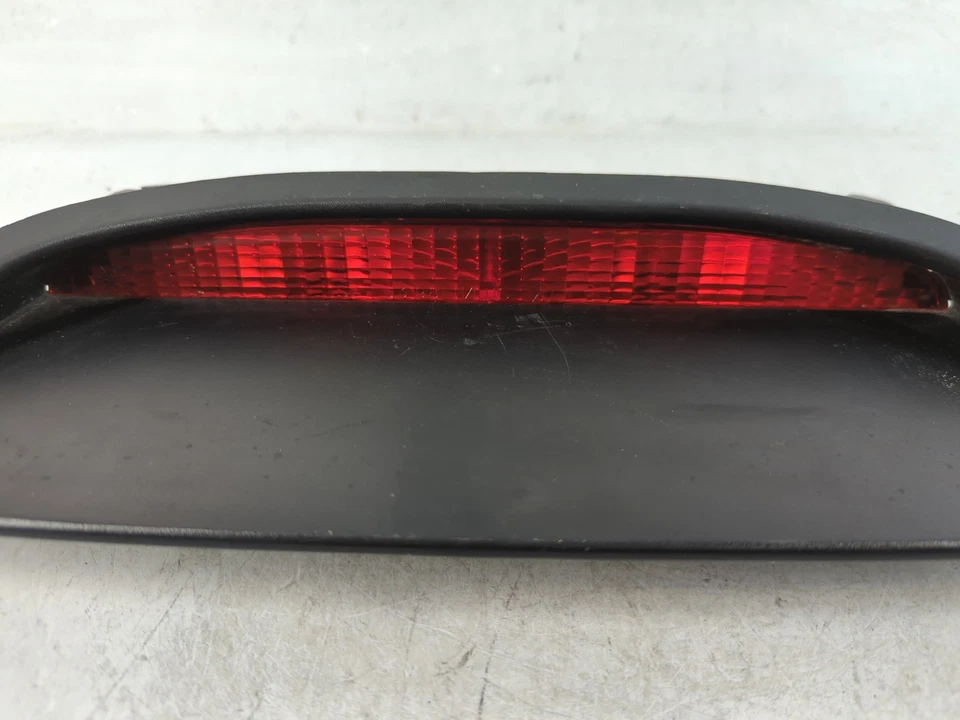 2000 Chrysler Concorde Third Brake Light Tail Light BD660 - Image 3 of 4