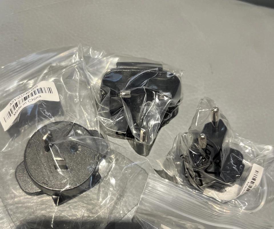 BLACKBERRY New Wall Adapter Charger With Travel Plugs - Image 3 of 3