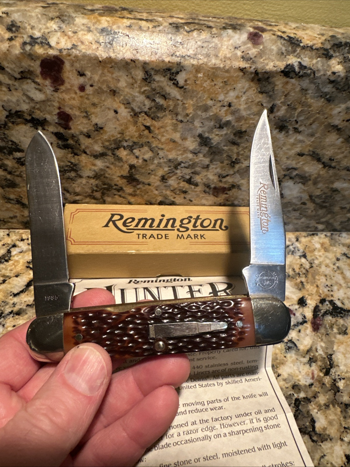 1985 Remington Bullet Shield Muskrat Moose Knife Delrin R4353 5381