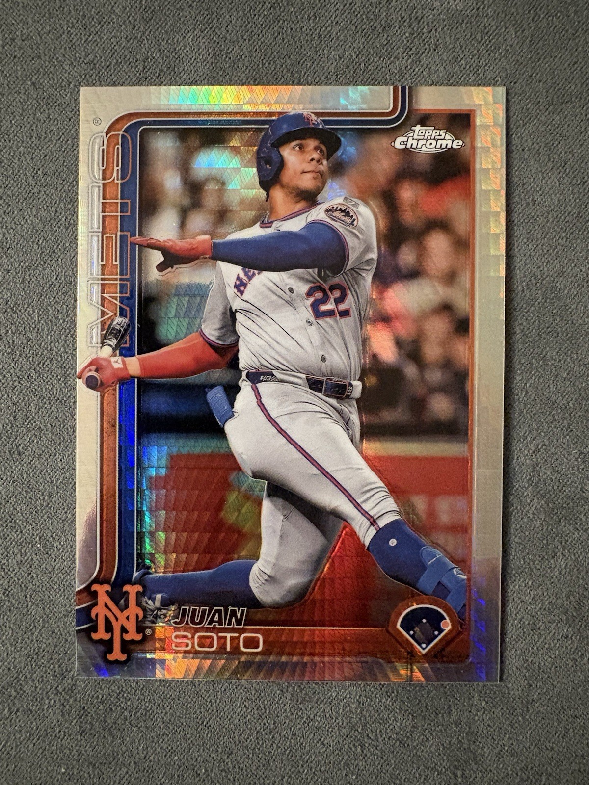 2025 Topps Chrome Juan Soto Prism Refractor #200 New York Mets