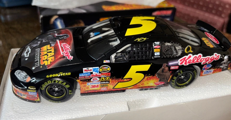 Экшн-автомобиль KYLE BUSCH NASCAR масштаб 1:24 2005 Monte Carlo Kellogg's Star Wars III - Изображение 3 из 4