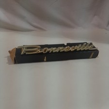 1960 Pontiac Bonneville Grille Emblem 535443 New Nos 60 Gm 1960 Pontiac Bonneville Grille Emblem 535443 New Nos 60 Gm