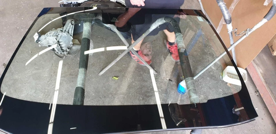 19 20 INFINITI QX50 OEM Windshield Glass w/Lane Keep Assist Option - Image 4 of 4