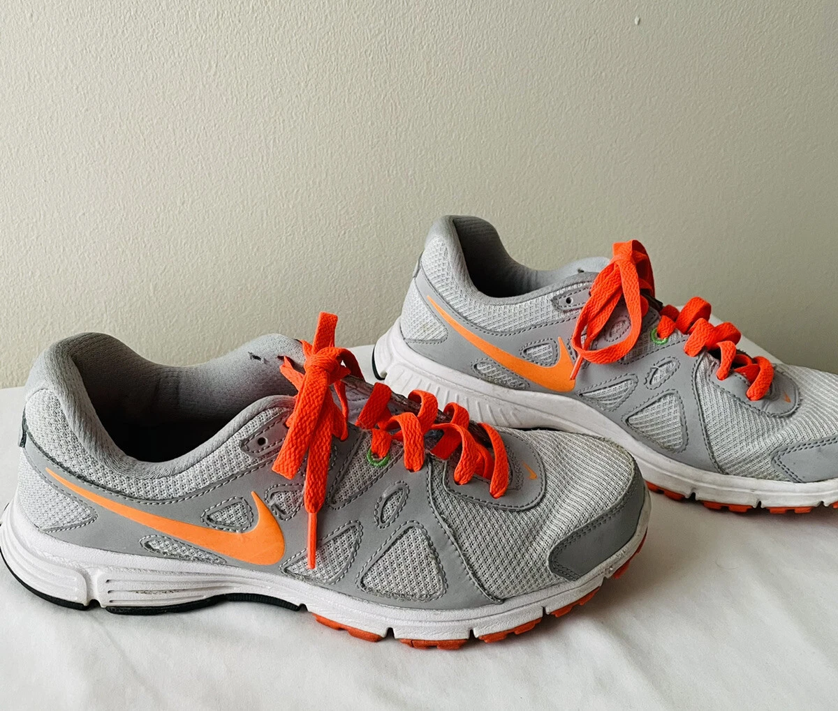 Nike Air Revolution 2 Women s Size 9 554900 007 Gray Orange Shoes