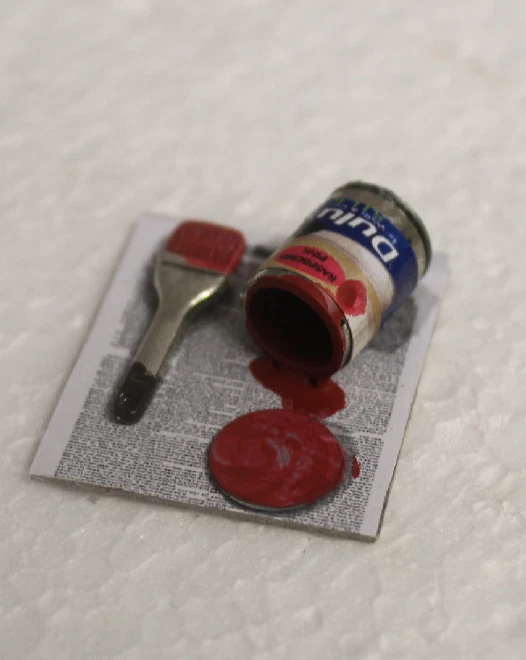 HANDCRAFTED Puppenhaus (Metall verschüttete Dose mit Farbe & Pinsel