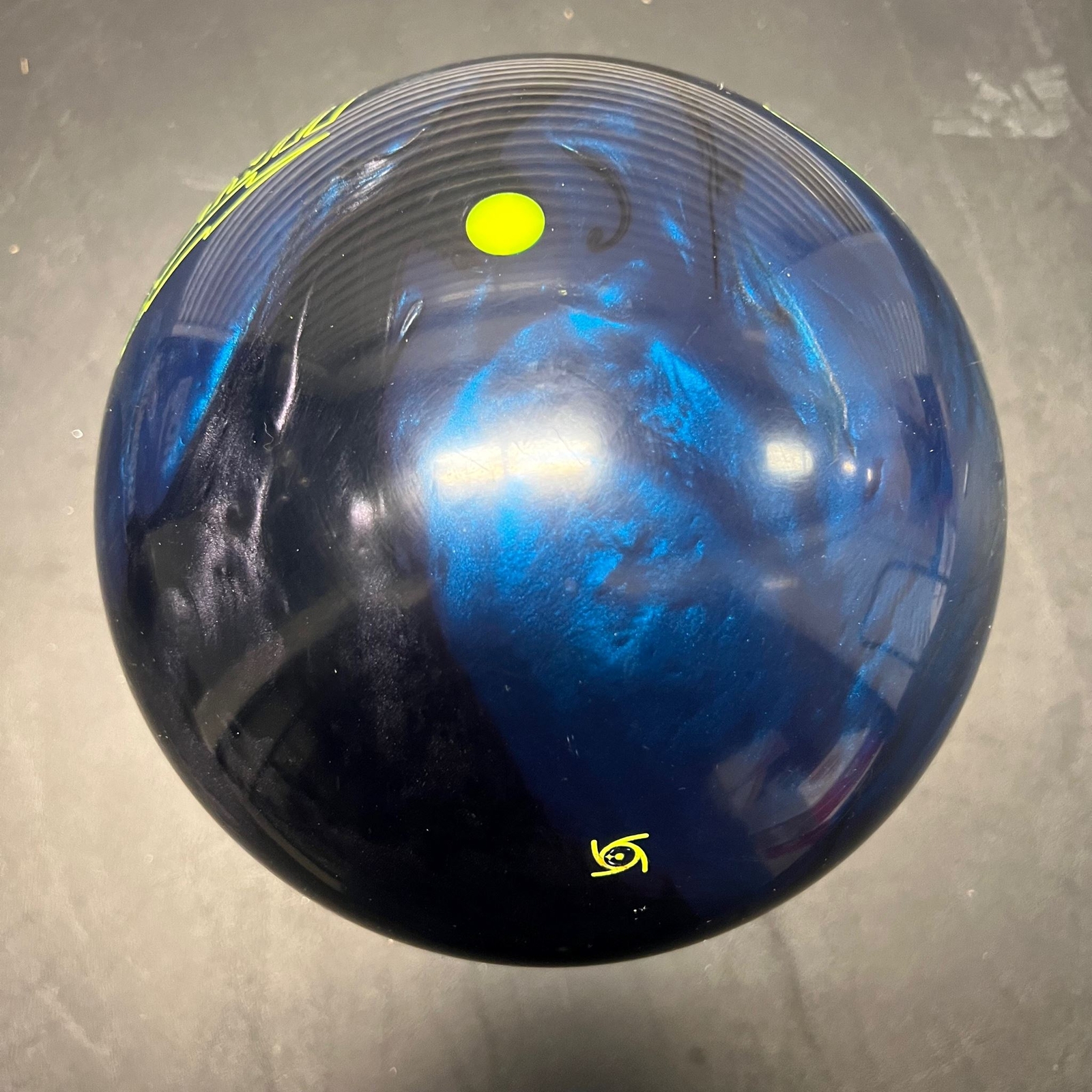 Storm Road Warrior R2S Pearl Coverstock 14lb Storm Road Warrior