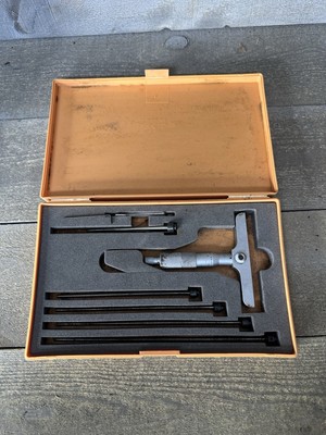 Mitutoyo Depth Micrometer NO. 129-132 DMC 4-6''  0-6'' 4'' Base