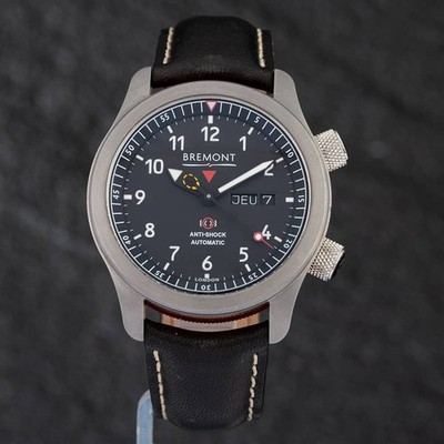Gebrauchte Bremont MARTIN-BAKER II orangefarbenes schwarzes Zifferblatt Armba...