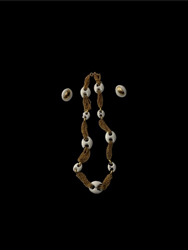 Gorgeous Vintage 1974 Signed Napier Goldtone White Resin Links Earrings Set