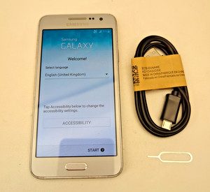 Samsung Galaxy A3 2015 silber O2 16GB 4,5" 8MP 1GB RAM Android Smartphone