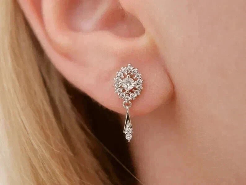 Encantador arete de 2 quilates enchapado en oro blanco de 14 k diamante simulado corte redondo Foto 4 de 4