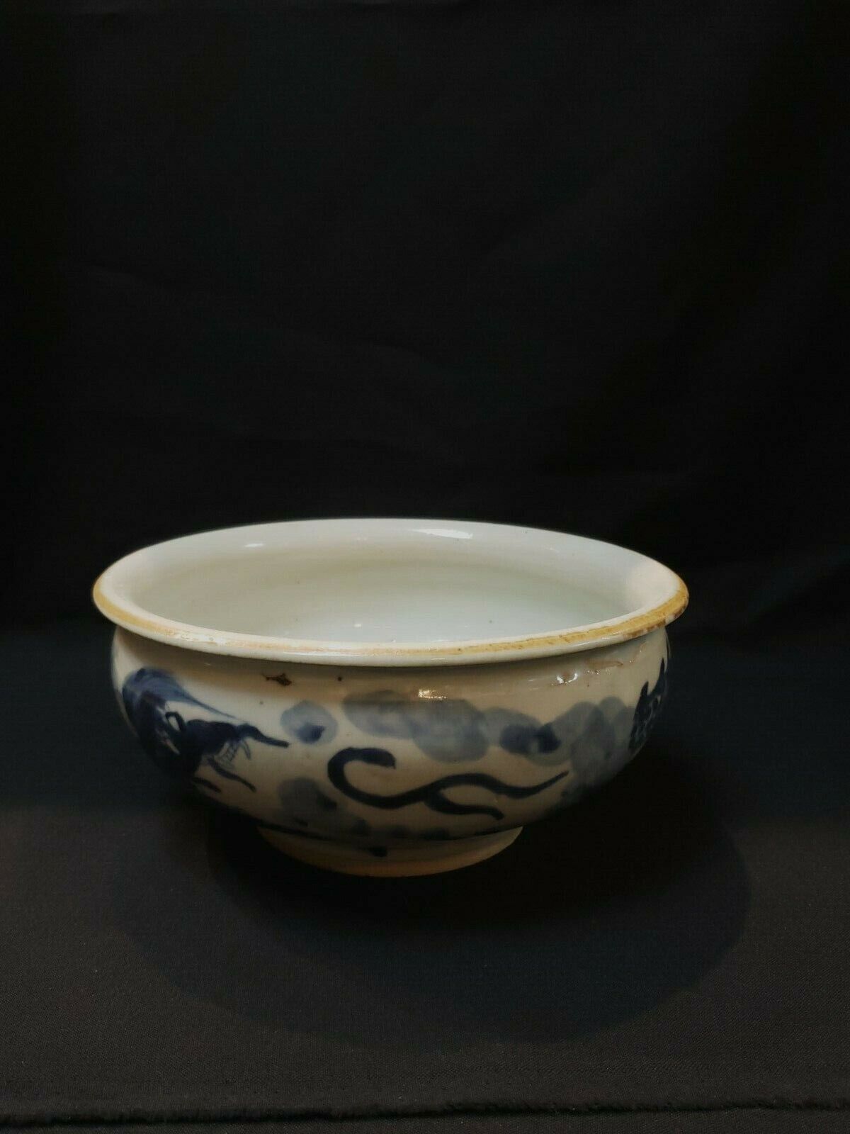 Qing Dynasty Shun Zhi Dragon pattern porcelain Incense Burner （顺治龙纹香炉）
