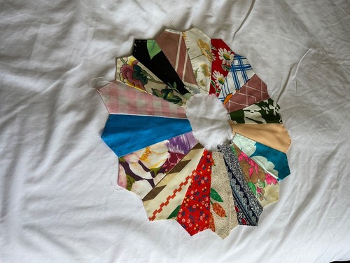 VTG 12 Quilt Block-Dresden Plate Feed Sack-Fabric-Craft-13.5” made 60 years ago - Picture 7 of 15