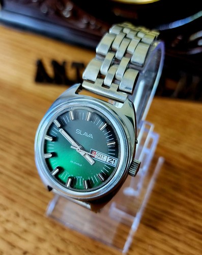 Vintage watch SLAVA. Green dial. Soviet. MADE IN USSR. New Soviet bracelet. - Picture 18 of 22