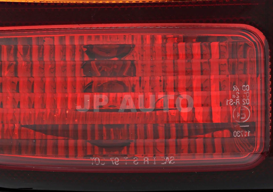 Комплект задних фонарей со стороны водителя и пассажира для Toyota RAV4 1998-2000 годов выпуска - Изображение 4 из 4