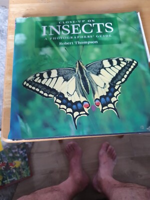 Close-up on Insects: A Photographer's Guide by Dr. Robert Thompson...