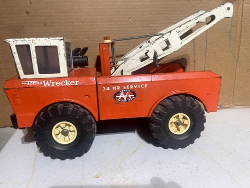 Vintage classic Orange Mighty Tonka Tow Truck Double Boom Wrecker c1973 18.5” L