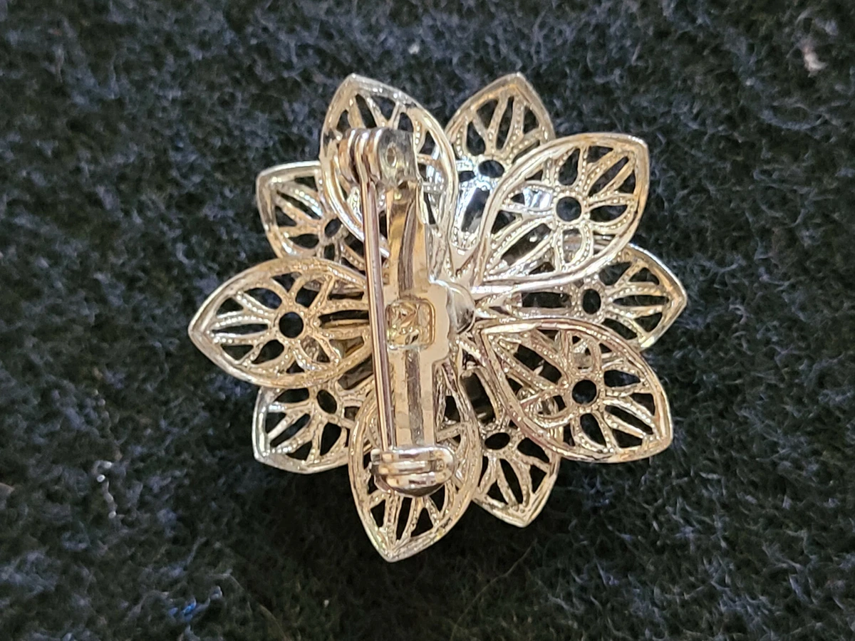 Ladies lapel pin outlet