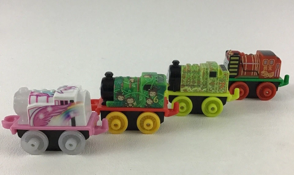 Lote de 8 motores de tren Thomas & Friends Minis Pegasus Rosie Yong Bao Yeti Belle Foto 3 de 4