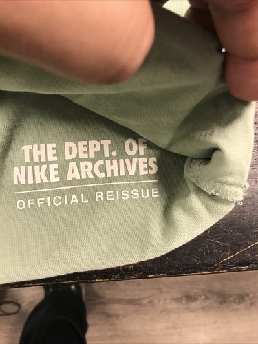 Nike Air Men’s T-Shirt Size S Green DD1404 OFFICIAL 90s REISSUE - Picture 3 of 5
