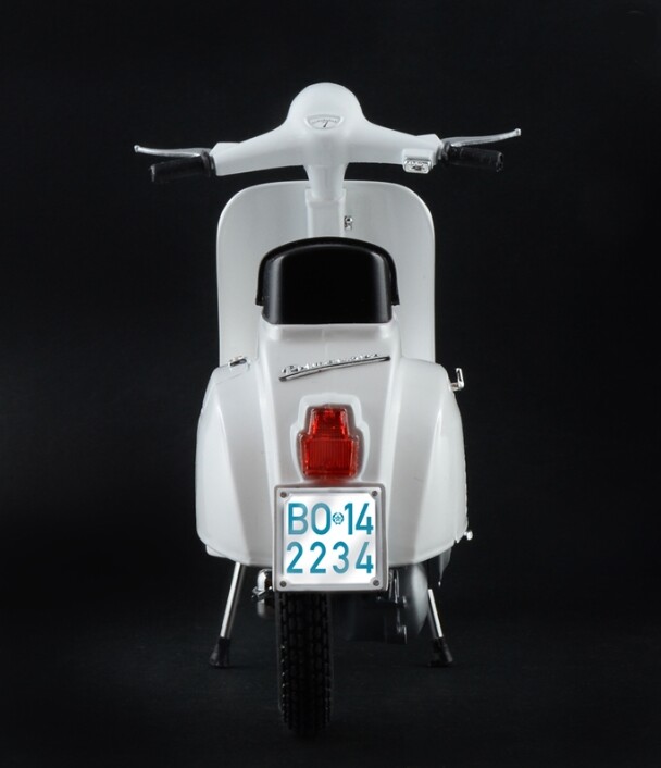 Italeri 1/9 Vespa 125 Primavera Scooter Bike Plastic Hobby Model