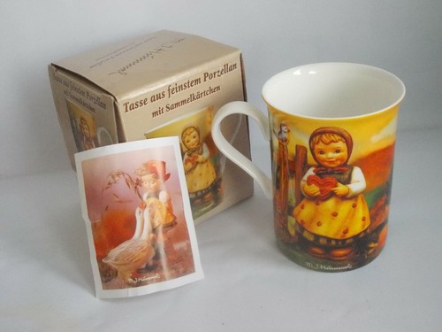 M.J. Hummel Niña Joven Sosteniendo Corazón Decoración Taza de Café Cerámica Goebel en Caja - Imagen 2 de 3