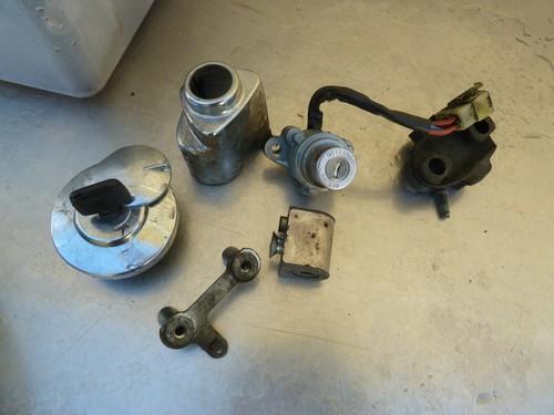 Lockset with key ignition gas cap VLX600 Shadow VT600C 88-98 Honda #O25