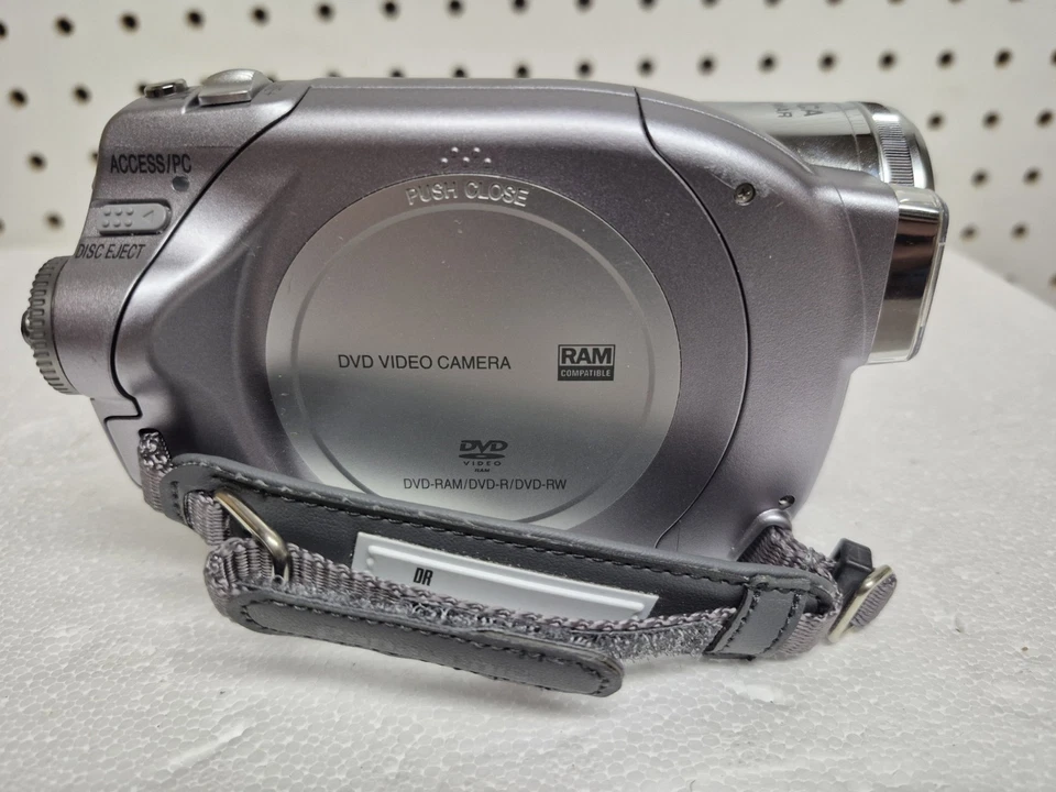 Panasonic VDR-D300 DVD Camcorder 3CCD 10x Optical Zoom Video Camera Tested - Image 3 of 4