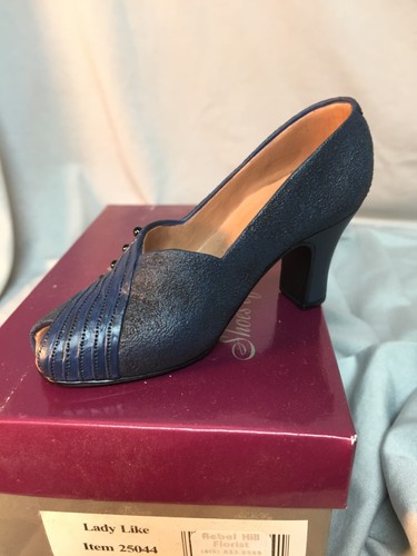 Just the Right Shoe "LADYLIKE" #25044 W/BOX & COA - Picture 2 of 6