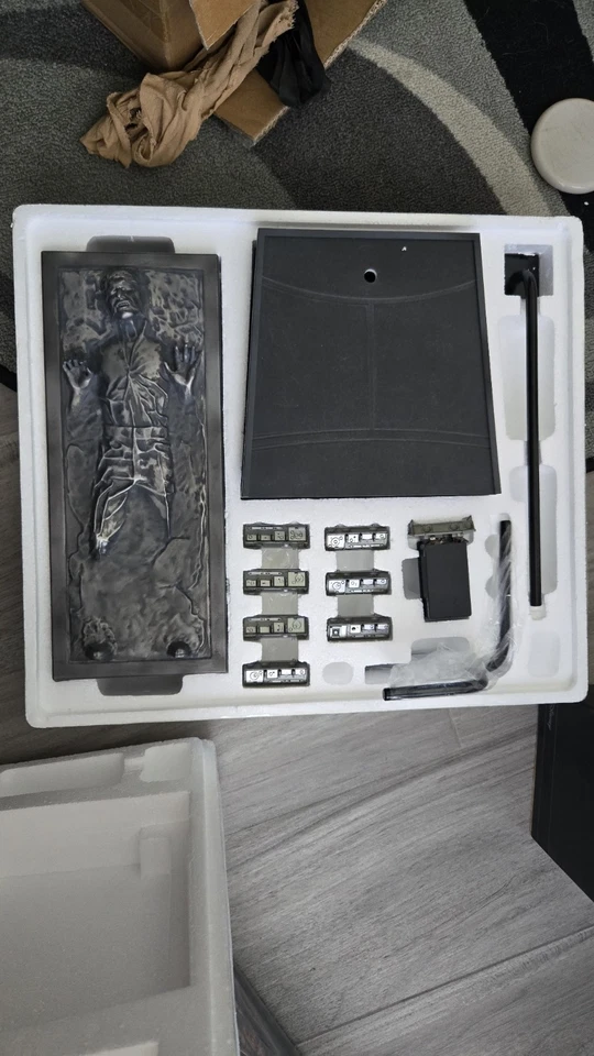 Han Solo in Carbonite Star Wars Sideshow Collectibles 1:6 Scale Action Figure - Image 2 of 2