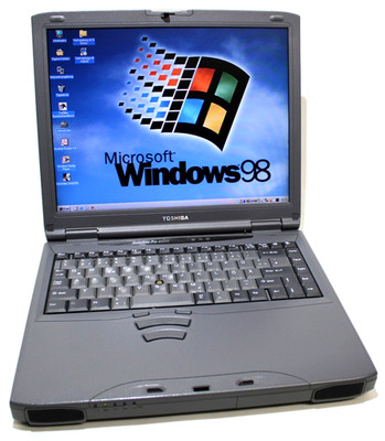 Windows 98 Retro Laptop Toshiba Satellite Pro 4600 700 MHz 60 GB 14.1'' COM RS232