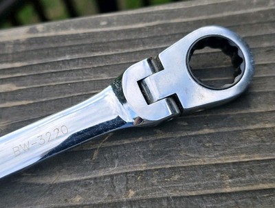 Blackhawk BW-3220 Combination Locking Flex-Head Ratcheting Wrench 11/16''
