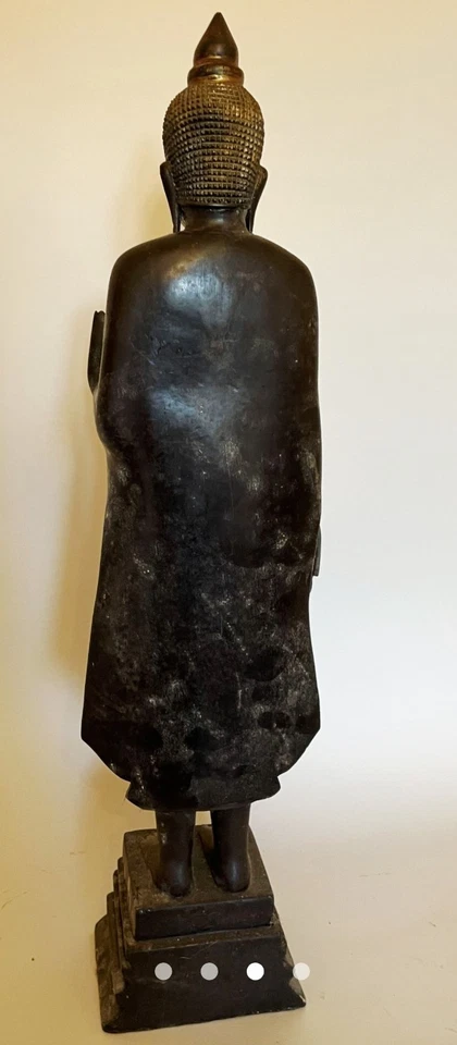 Estatua de Buda de pie camboyano vintage Foto 2 de 4