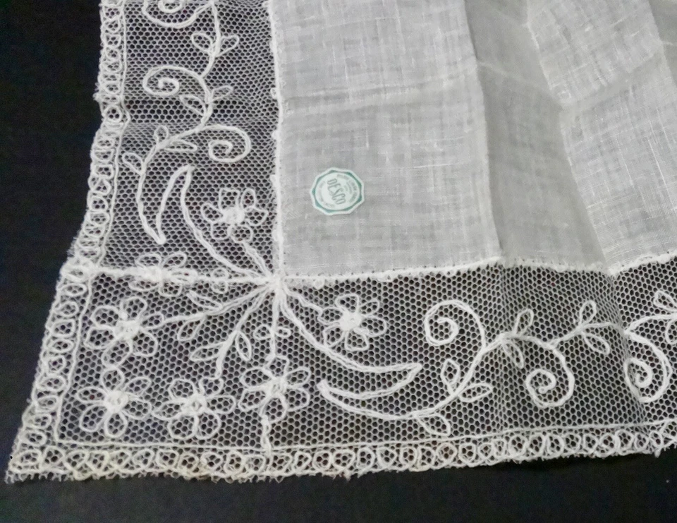 2 pañuelos vintage DESCO de encaje de lino nupcial, aguja correr red encaje Suiza nuevos de stock Foto 3 de 4