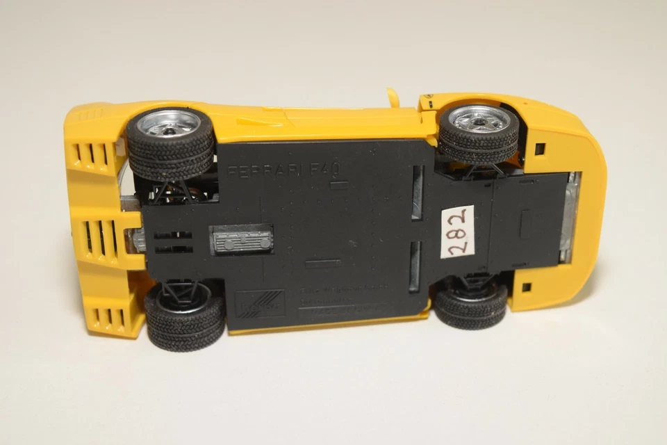 V 1:43 HERPA FERRARI F40 F 40 YELLOW NEAR MINT CONDITION - Image 4 of 4