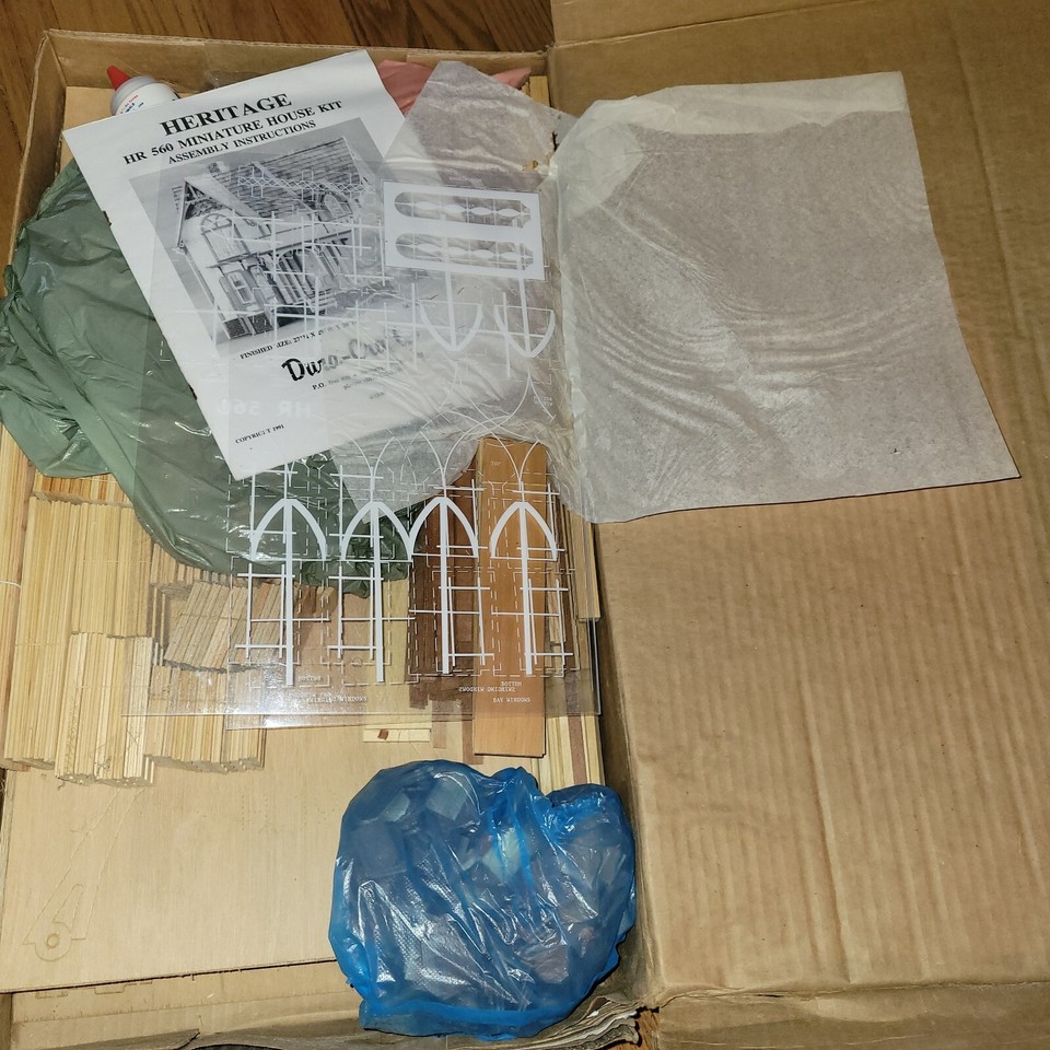 Dura Craft Heritage Dollhouse Kit Victorian Mansion HR 560 NEW OPEN BOX