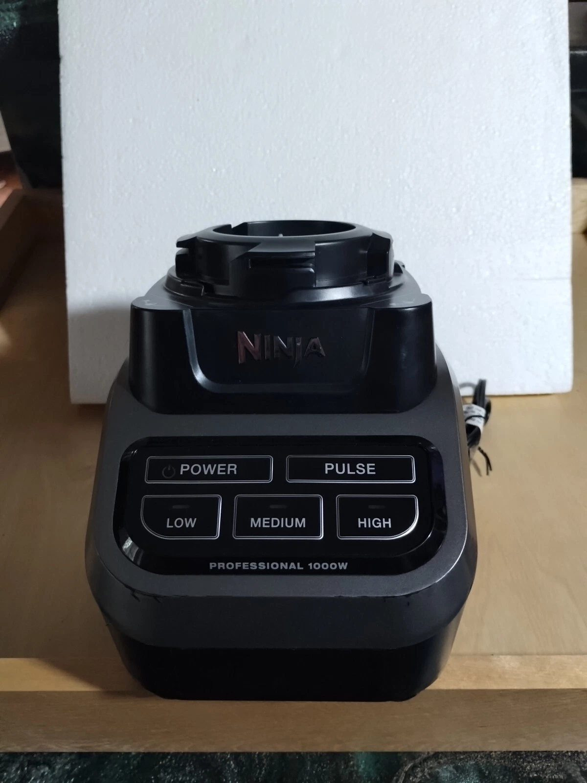 ninja blender Bl610 Professional. 100 W. Motor Tested Good