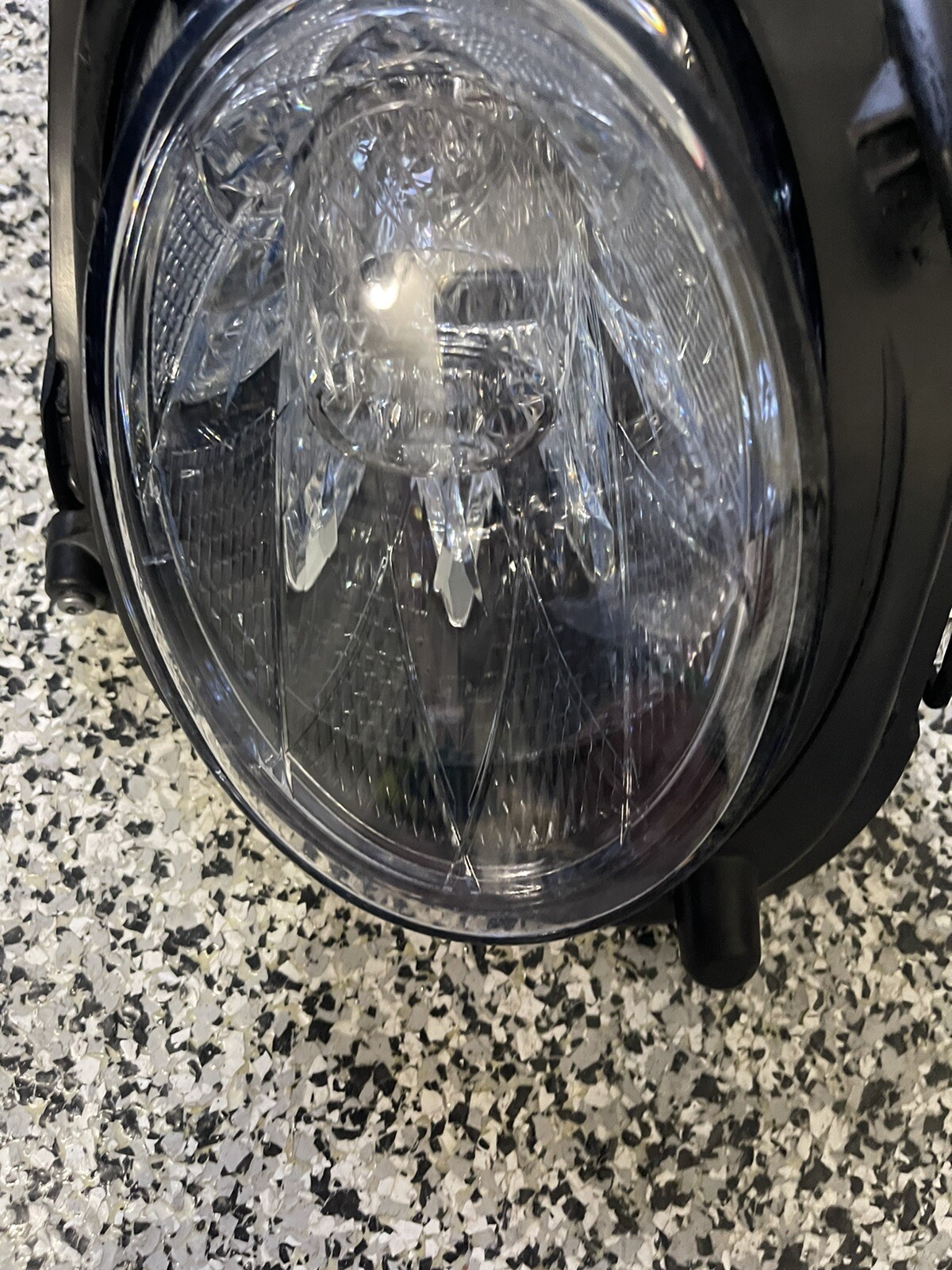 2020 BENTLEY M06 Gt 2021 Drivers Side Fog light Missing 2 Tabs See Pics