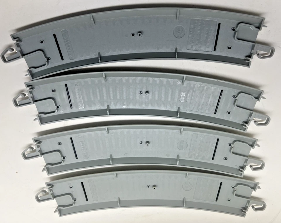 4 Piece of Bachmann 18 Radius" R 30 EZ Track (New) - Image 2 of 2