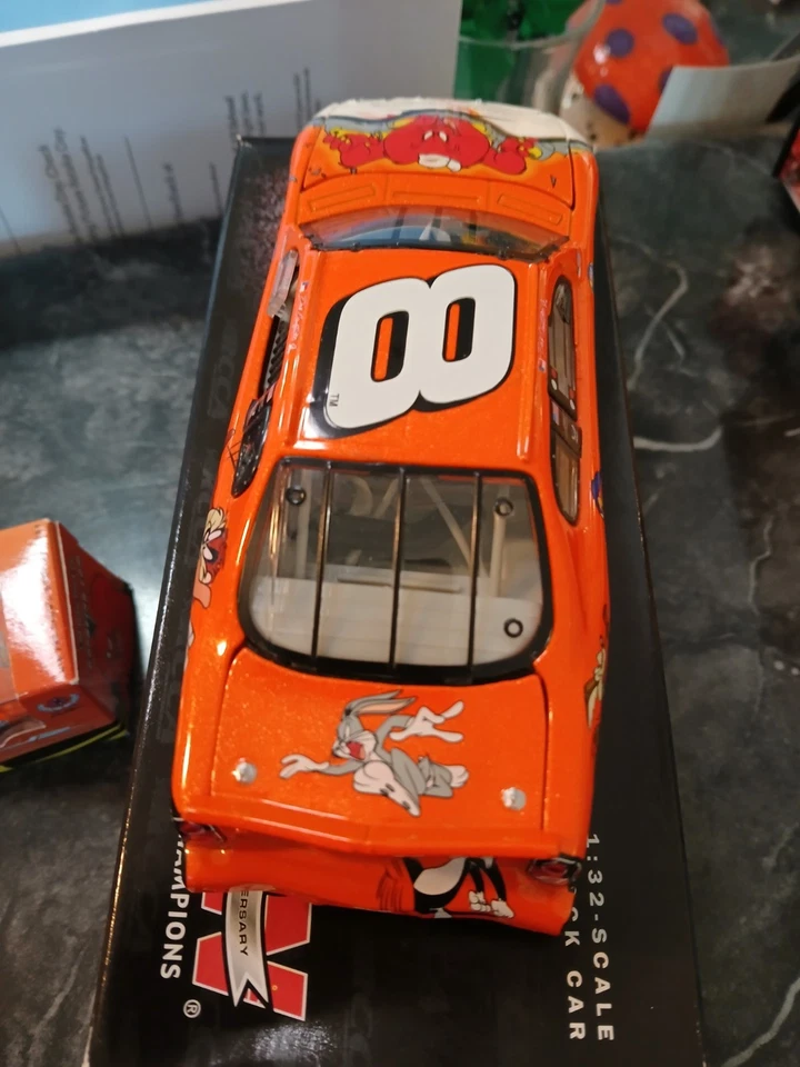 Dale Earnhardt Jr. #8 Looney Tunes 2002 1/32 & 1/64 Diecast Car Set NASCAR - Image 4 of 4